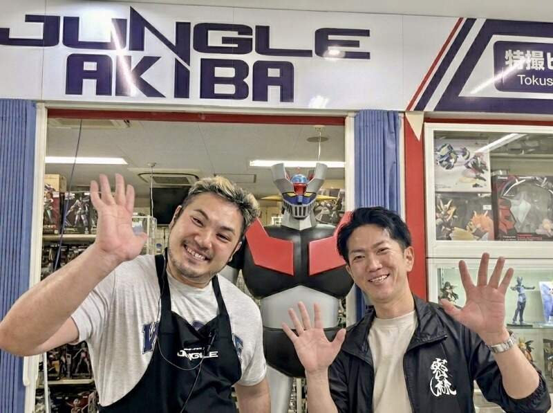 まずは笑顔で店内周りからスタート