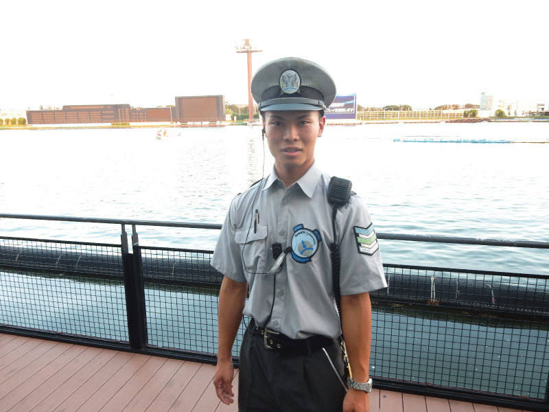 きれいな施設内警備!