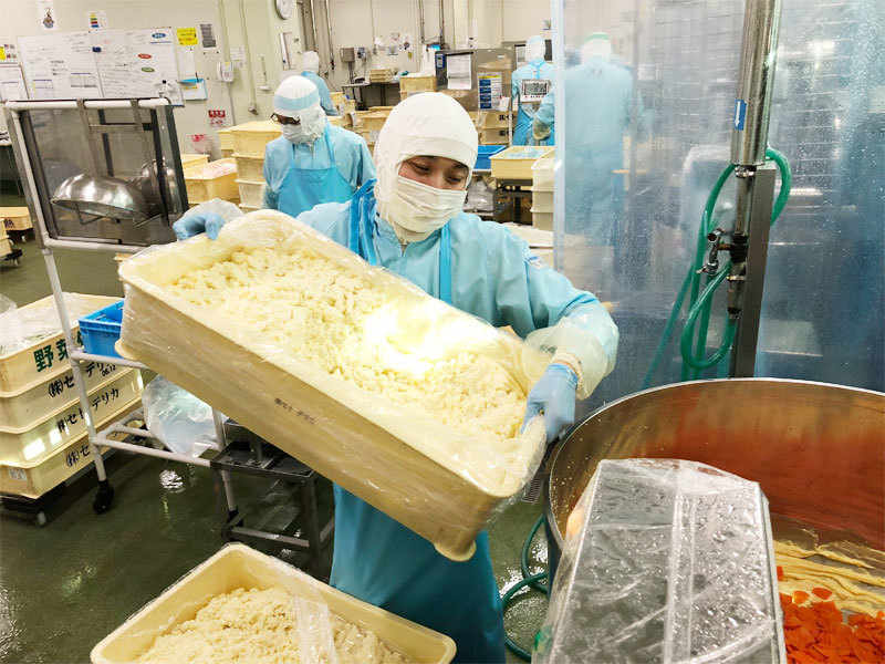 従業員みんなで協力して行う作業!!