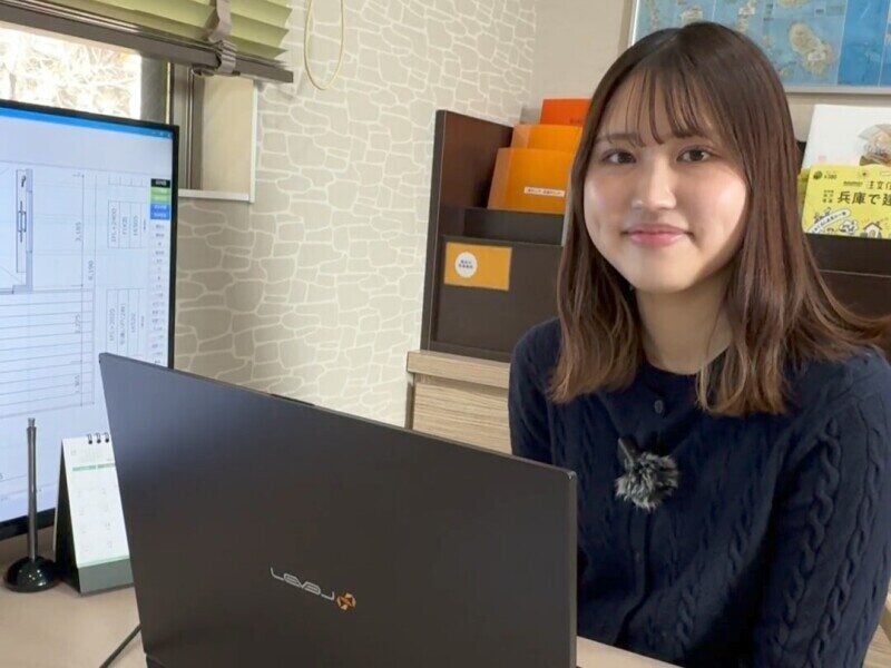 モデルハウス内の受付・管理スタッフ