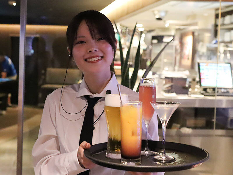 メインのお仕事はドリンク作成とホールです