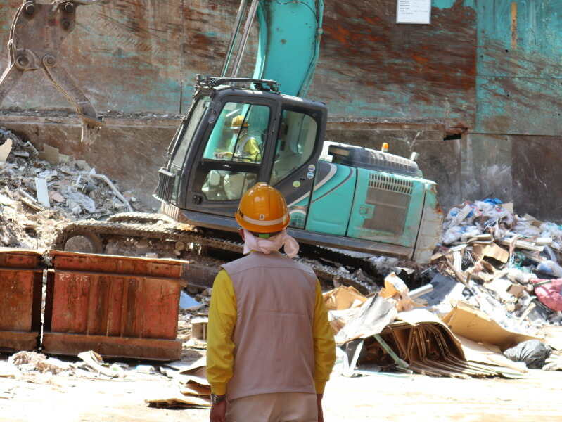 運転するのは自分の体より何倍もある重機。