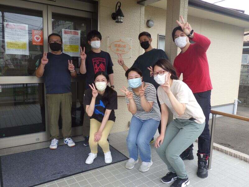 スタッフは交代で勤務