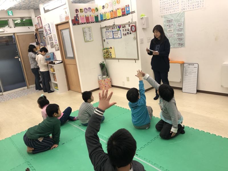 子どもたちとダンスをしたり…