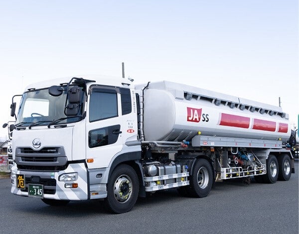 セミトレーラーのタンク車です！