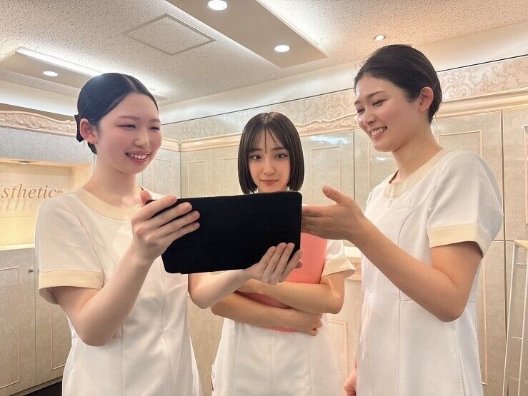 F 3