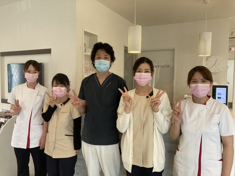 スタッフ4名・院長の5名です。
