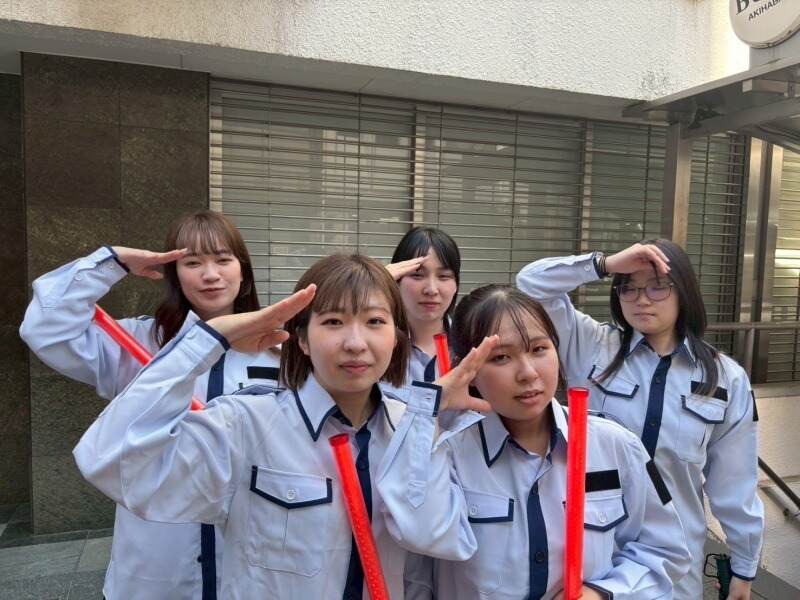 赤い棒を振るお仕事