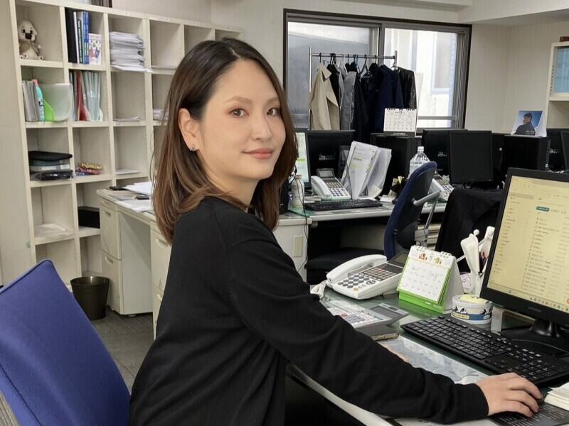 パソコンに向かうモクモク作業多めです。