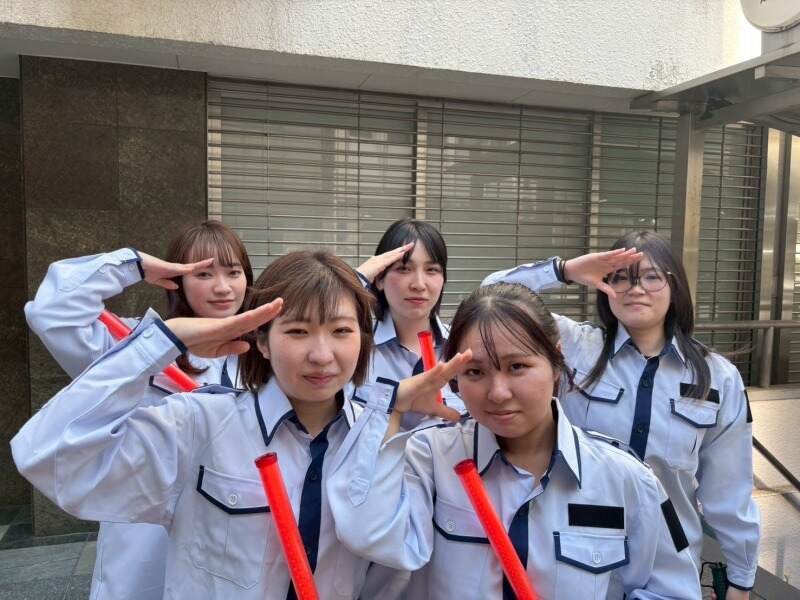 赤い棒をふるお仕事