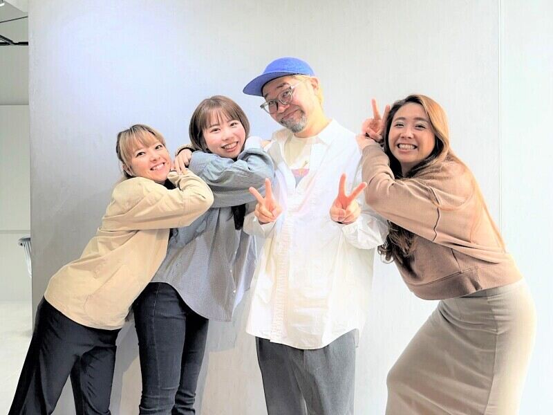 右から2番目がオーナーの横井さんです♪