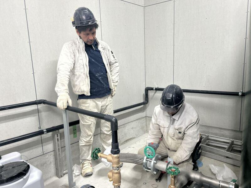 室内での作業現場の様子です！