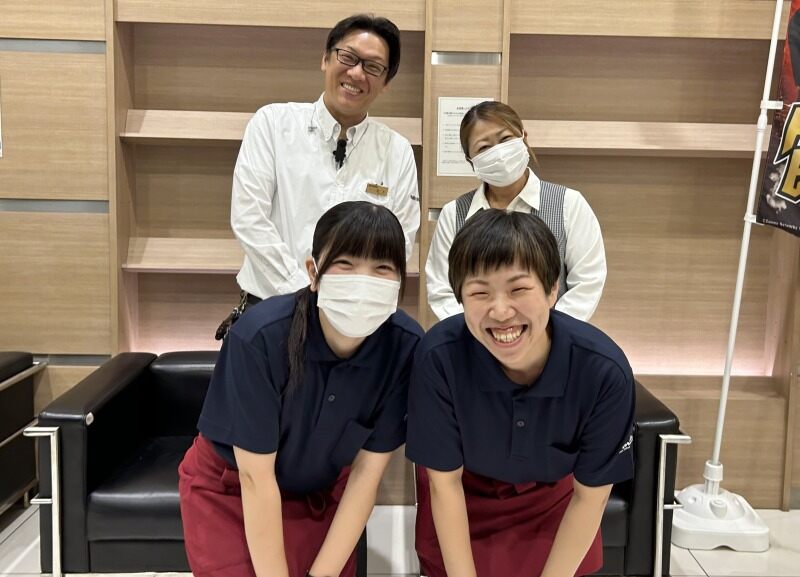 スタッフさんの笑顔が輝いています♪