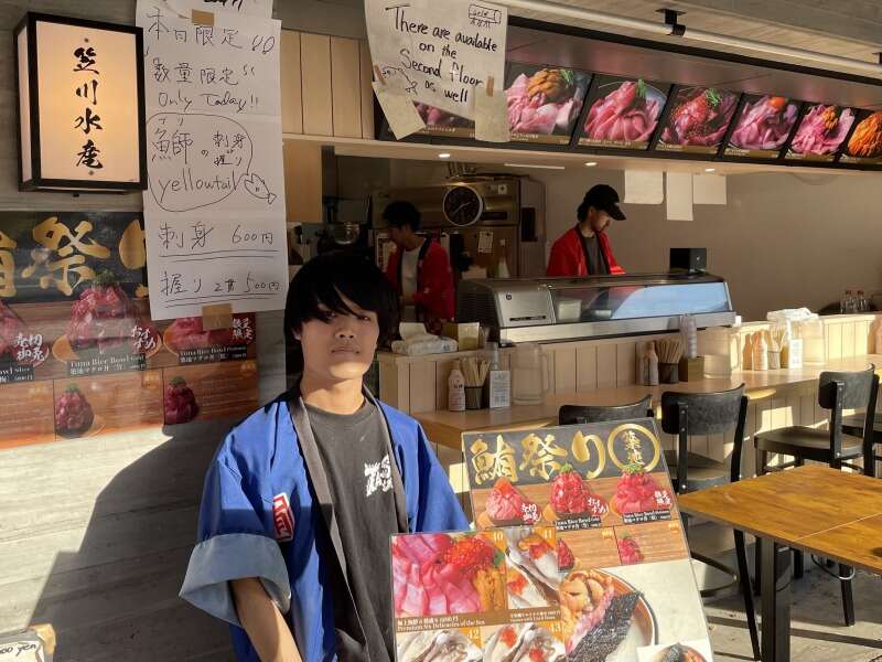 「笑顔」と「元気」を売りに接客♪