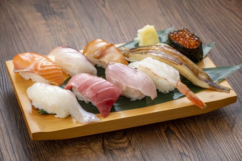 金と黒を基調とした高級感のある店内◎