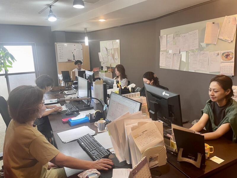 事務所は凄く綺麗です！