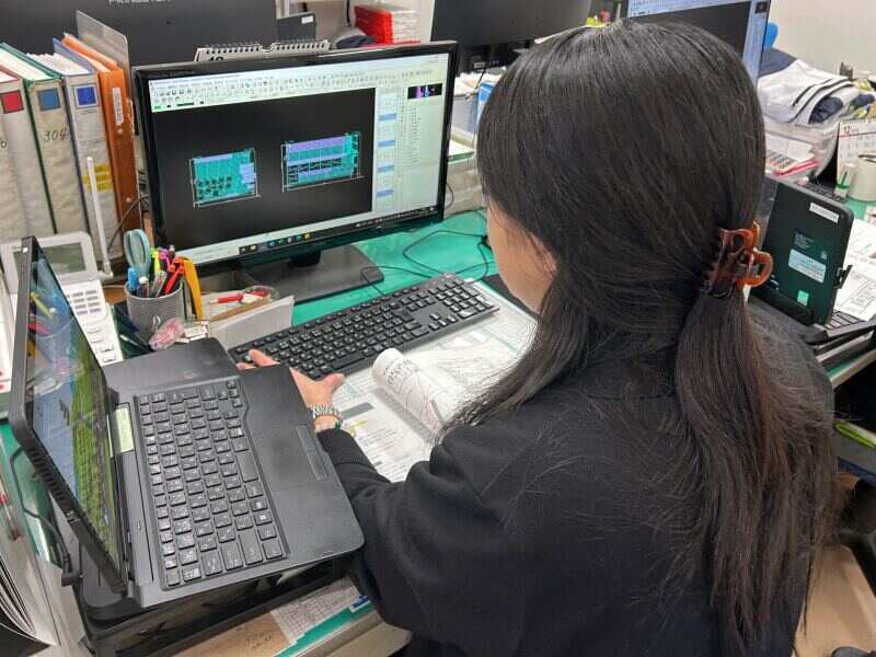 デスクワークは90％！